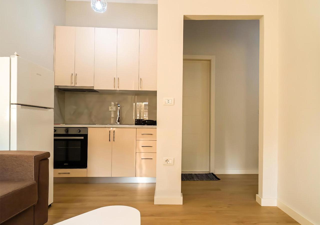 Home Inn Apartment 2 Near City Center Tirana Exterior foto